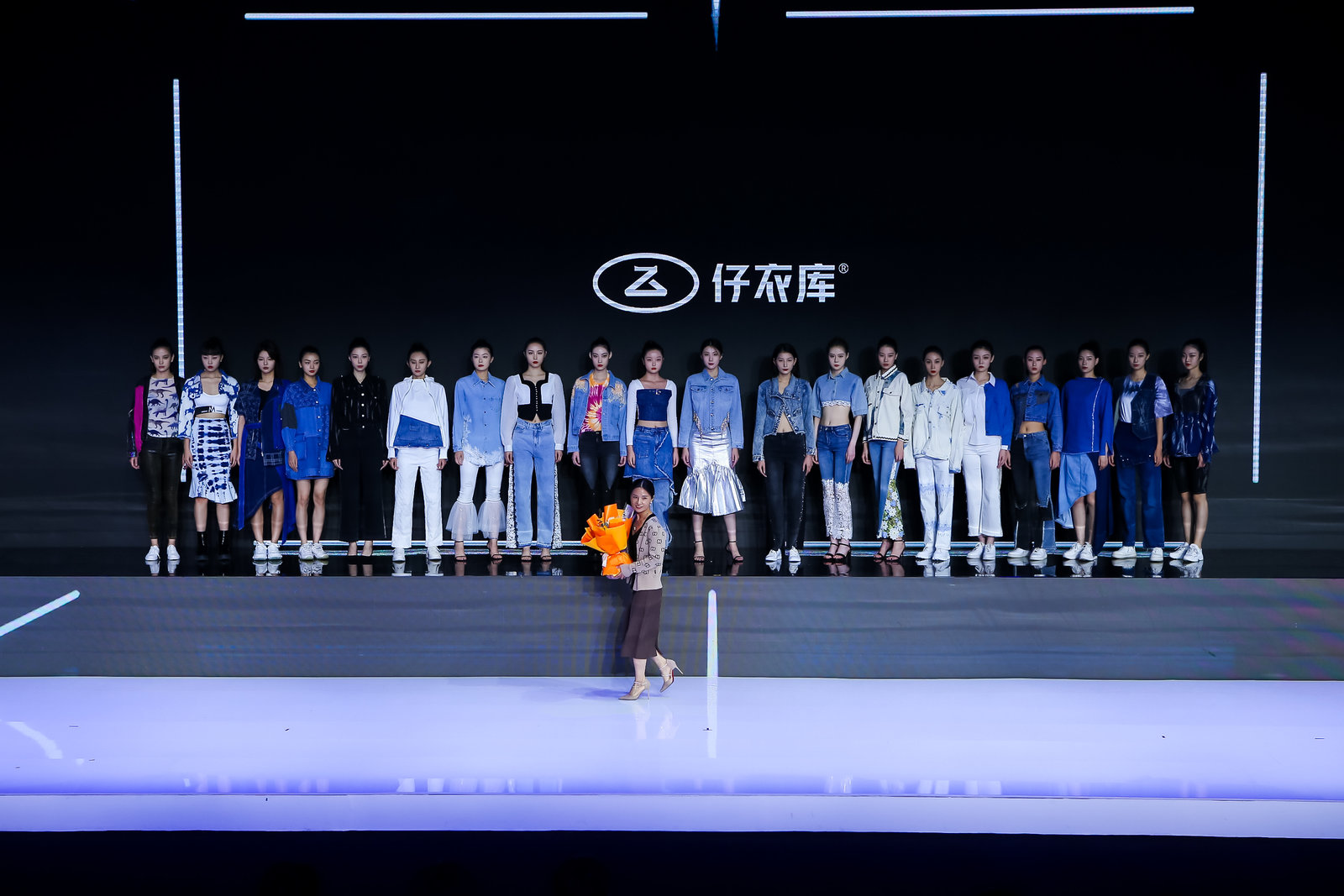 追求臻美的人生态度——2022仔衣库时尚科技牛仔发布秀
