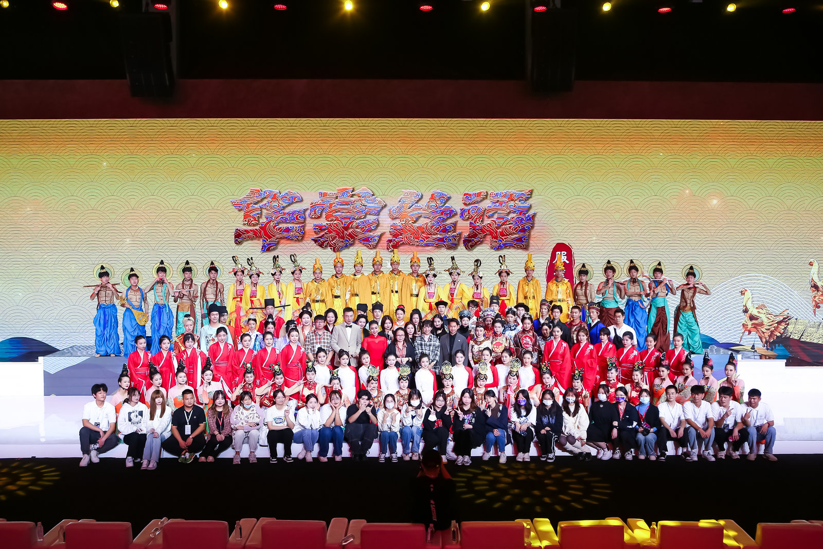 诠释中华服饰的文化精髓 音乐舞台剧《服装赋▪华裳丝语》震撼上演
